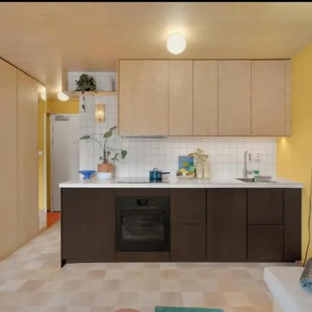 Apartment Stylish With Sunny Balcony