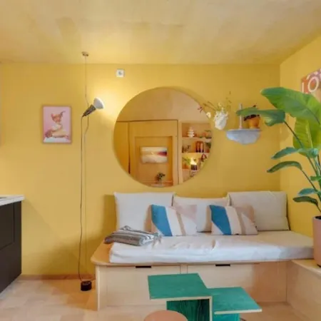 Stylish With Sunny Balcony Leilighet *